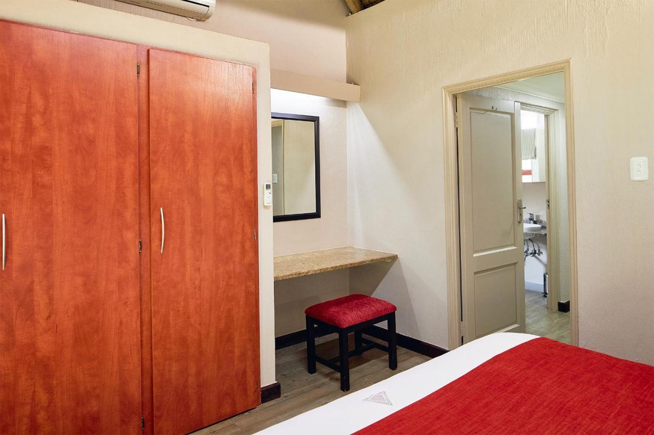 First Group Magalies Park Hotell Hartbeespoort Eksteriør bilde