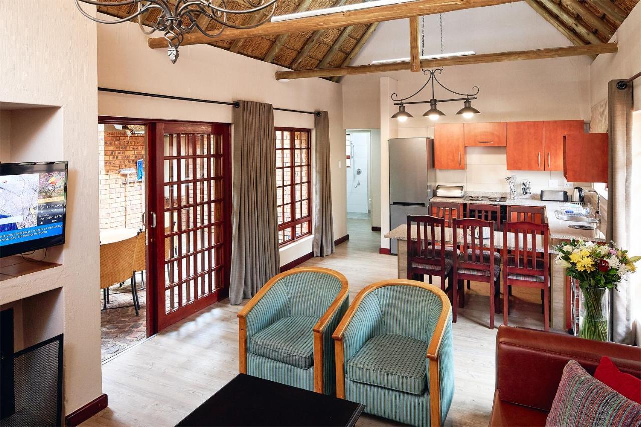 First Group Magalies Park Hotell Hartbeespoort Eksteriør bilde