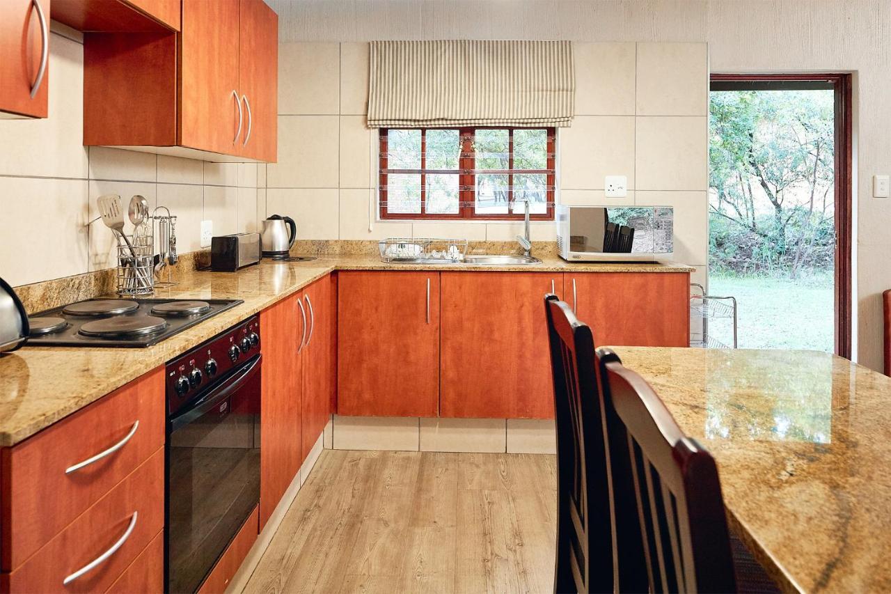 First Group Magalies Park Hotell Hartbeespoort Eksteriør bilde