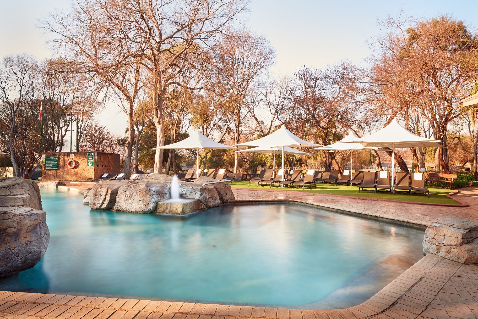 First Group Magalies Park Hotell Hartbeespoort Eksteriør bilde
