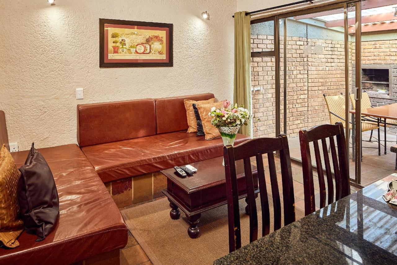 First Group Magalies Park Hotell Hartbeespoort Eksteriør bilde