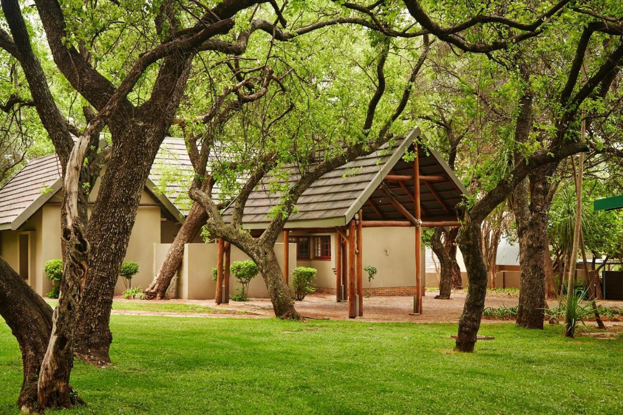First Group Magalies Park Hotell Hartbeespoort Eksteriør bilde
