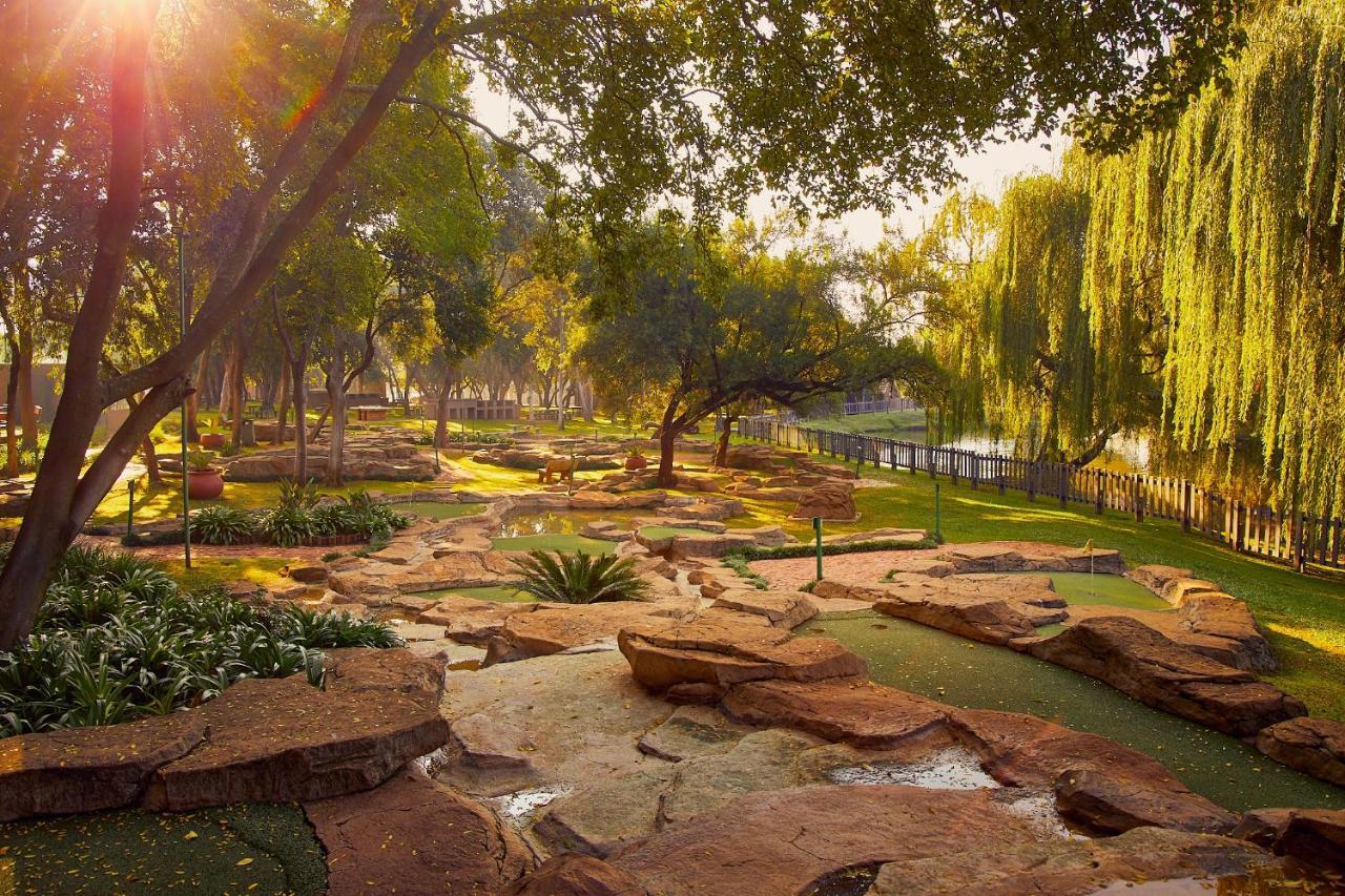First Group Magalies Park Hotell Hartbeespoort Eksteriør bilde