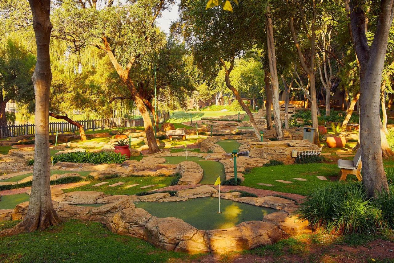 First Group Magalies Park Hotell Hartbeespoort Eksteriør bilde